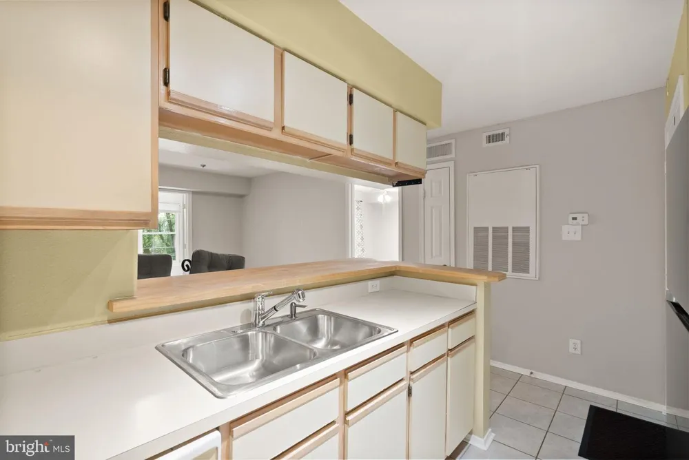 3313 WYNDHAM CIRCLE #3209 Alexandria, VA 22302