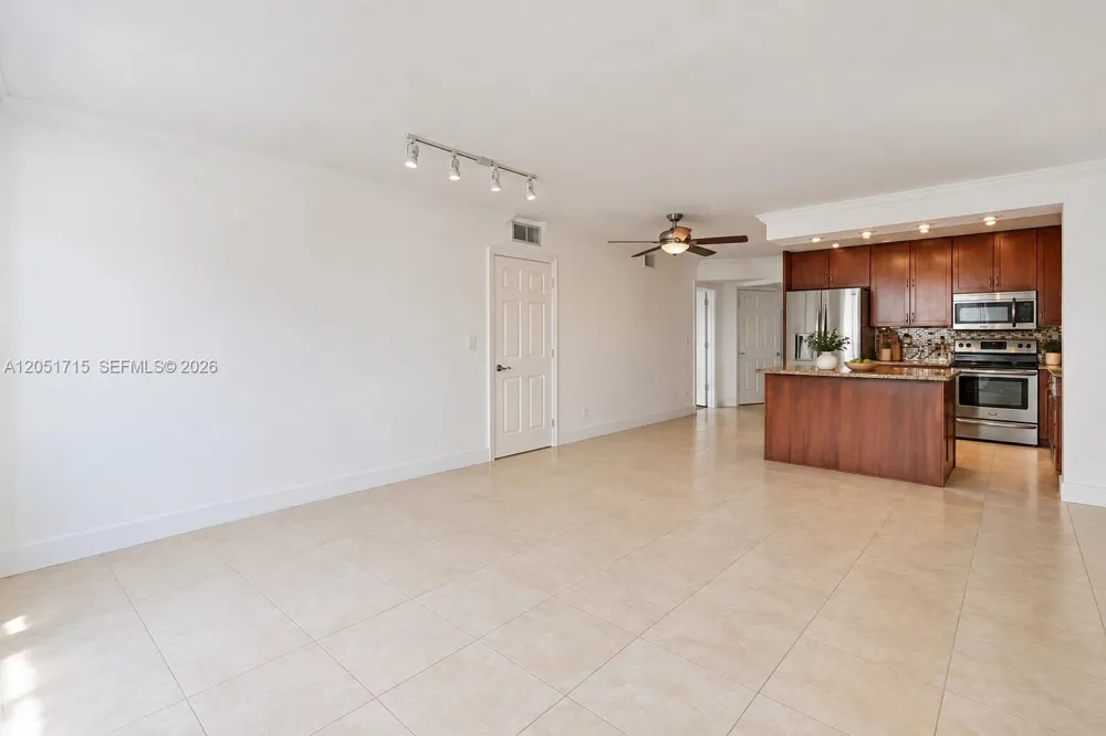 1801 S Treasure Dr #421 North Bay Village, FL 33141