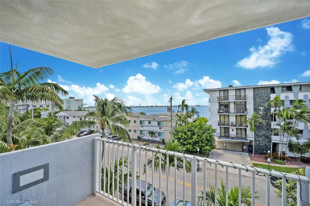 1801 S Treasure Dr #421 North Bay Village, FL 33141