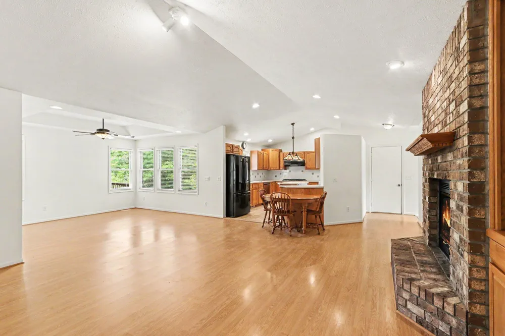 40305 14th Avenue Bloomingdale, MI 49026