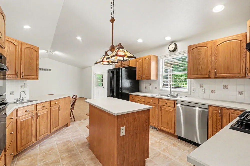 40305 14th Avenue Bloomingdale, MI 49026