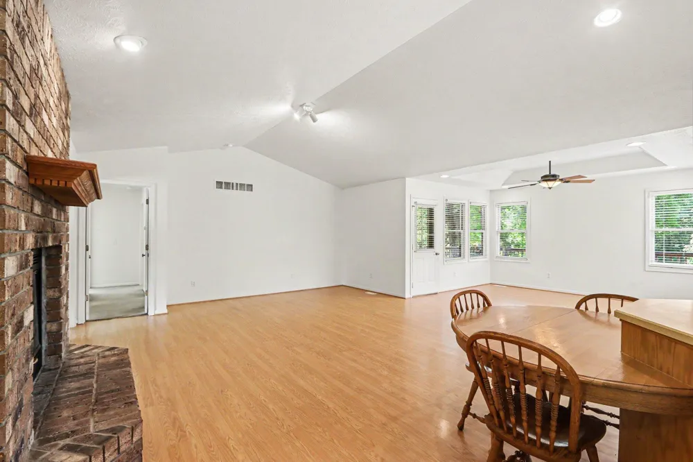 40305 14th Avenue Bloomingdale, MI 49026