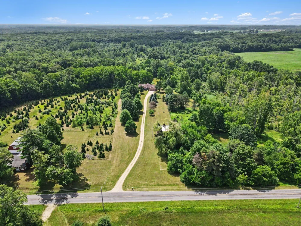 40305 14th Avenue Bloomingdale, MI 49026