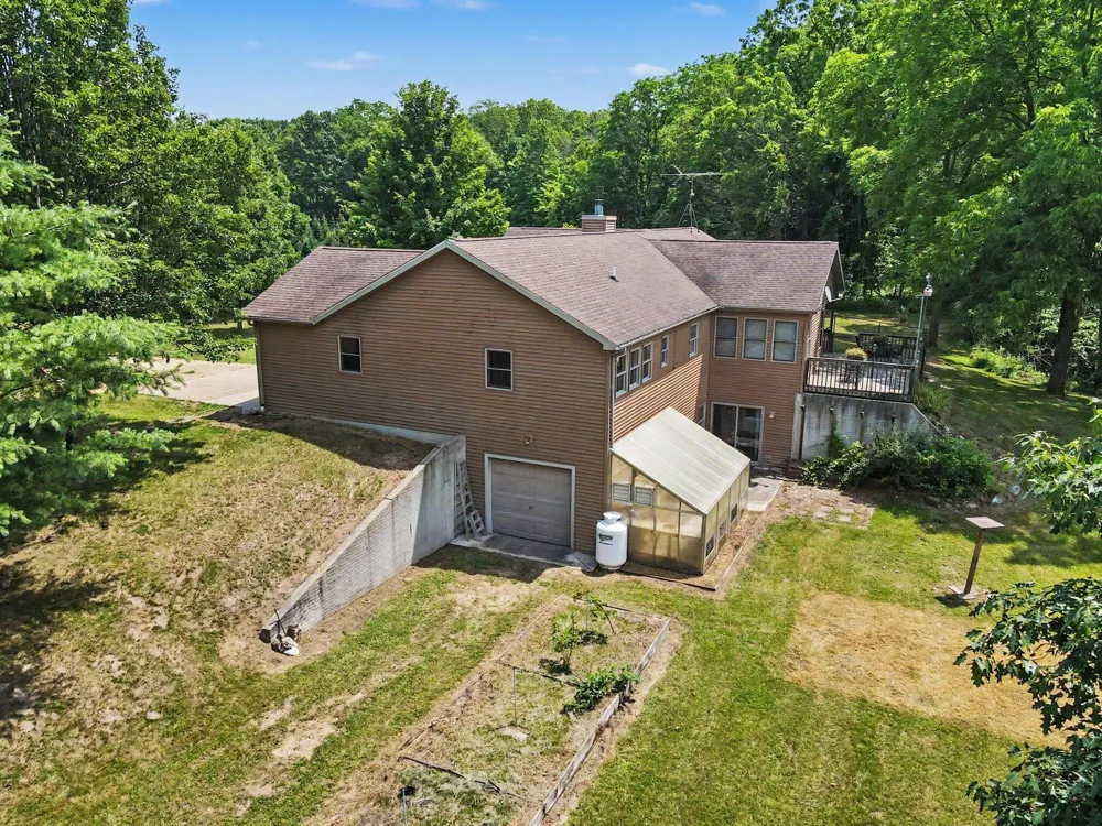 40305 14th Avenue Bloomingdale, MI 49026