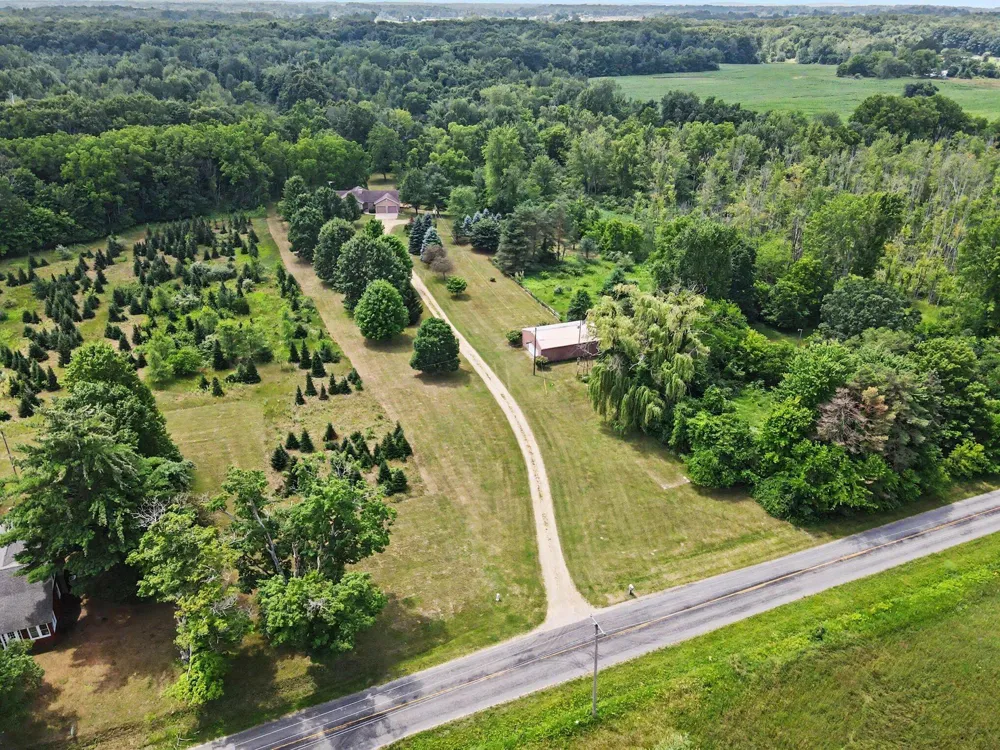 40305 14th Avenue Bloomingdale, MI 49026