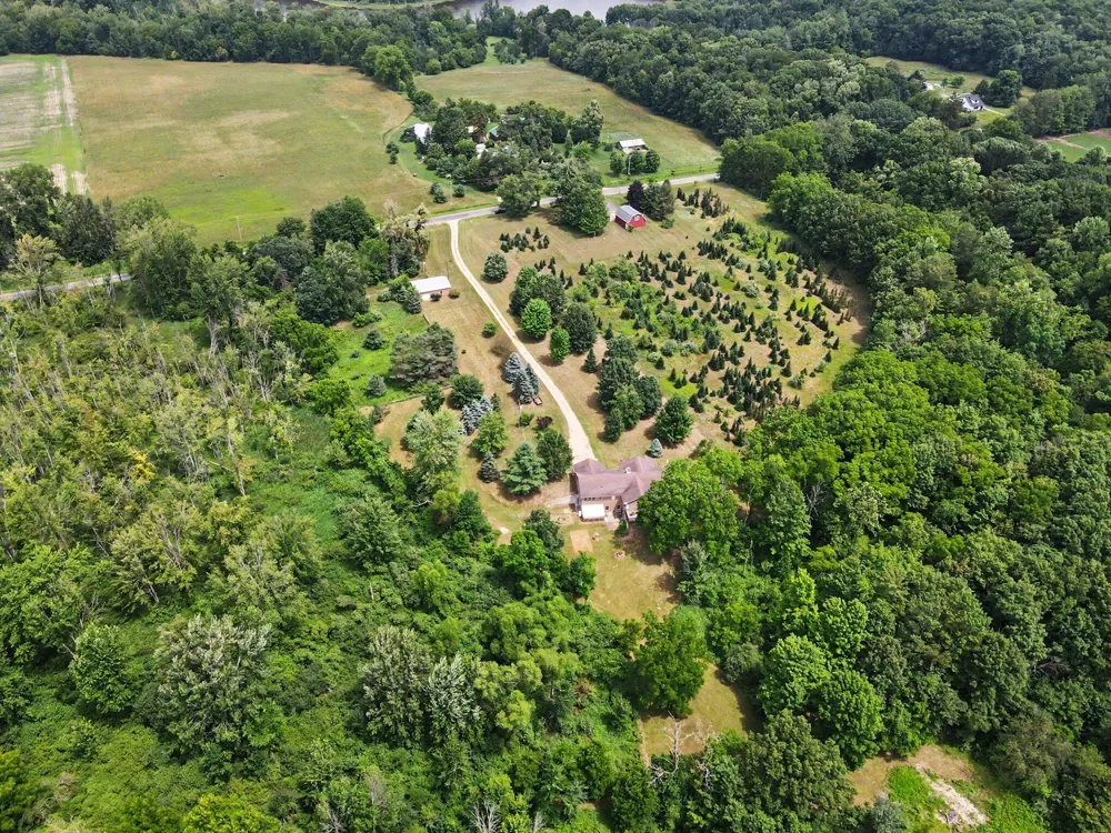 40305 14th Avenue Bloomingdale, MI 49026