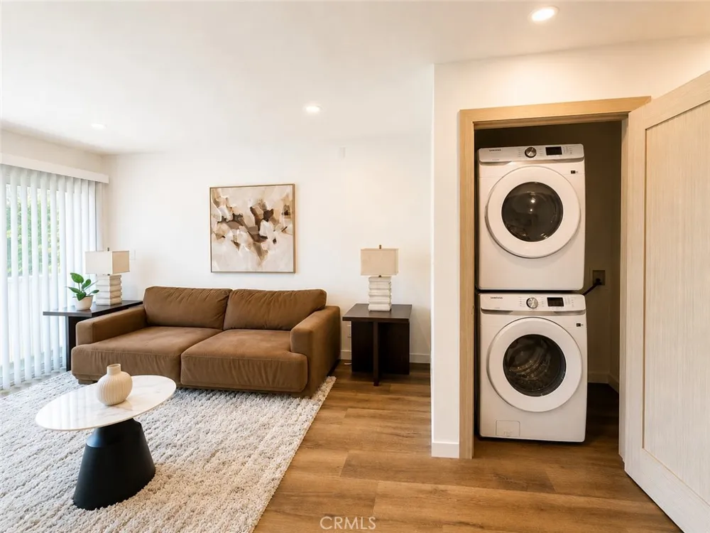 2449 Beachwood Drive #10 Hollywood Hills, CA 90068