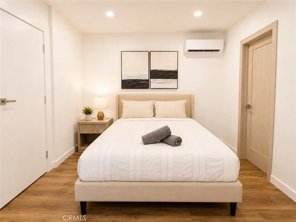 2449 Beachwood Drive #10 Hollywood Hills, CA 90068