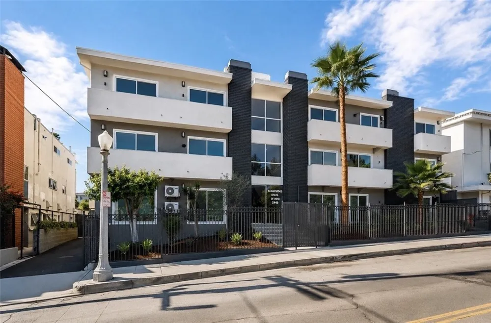 2449 Beachwood Drive #10 Hollywood Hills, CA 90068