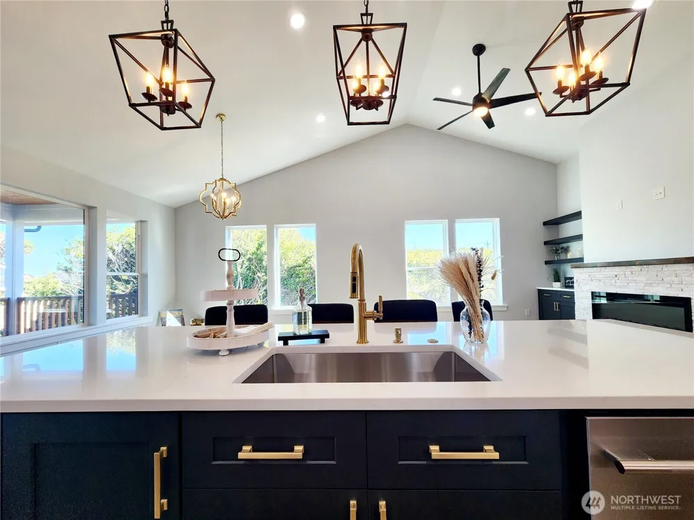 552 Sand Dune Avenue SW Ocean Shores, WA 98569