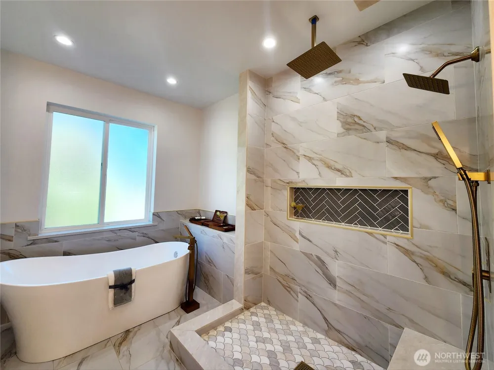 552 Sand Dune Avenue SW Ocean Shores, WA 98569