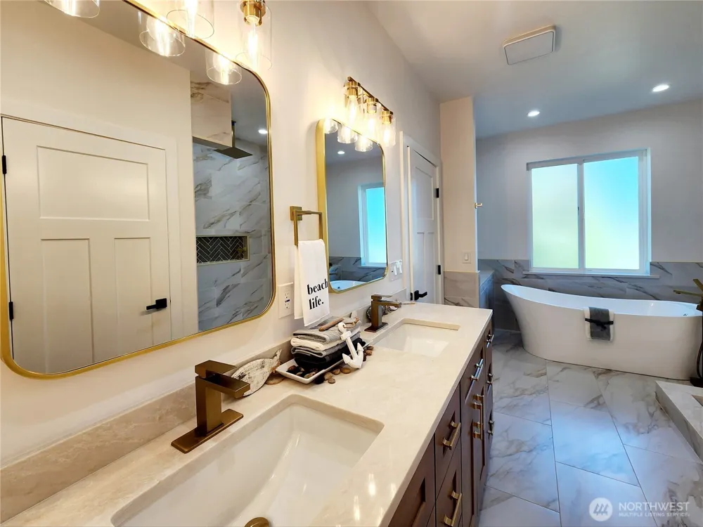 552 Sand Dune Avenue SW Ocean Shores, WA 98569