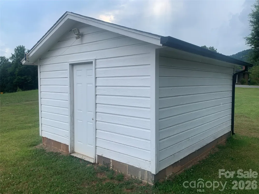 6231 Nc 16 Highway Taylorsville, NC 28681