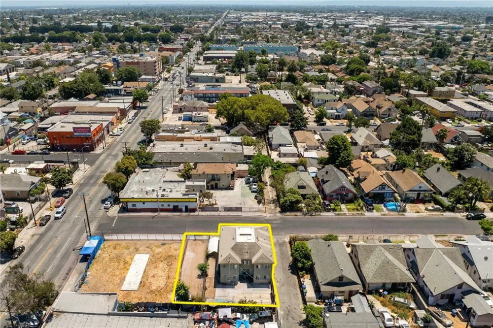 1063 E 49th Place Los Angeles, CA 90011