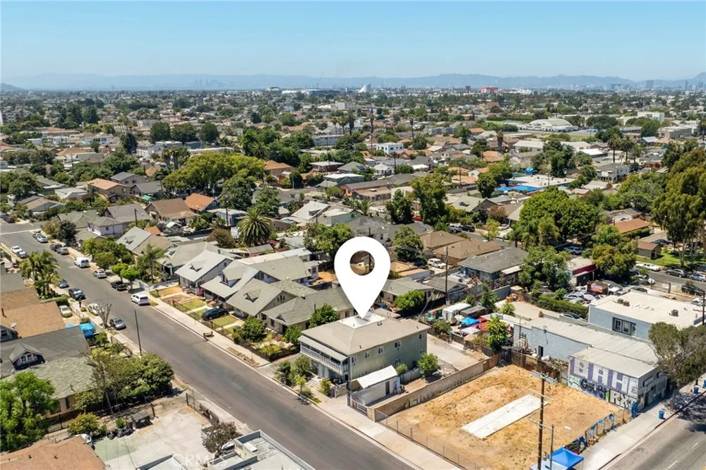 1063 E 49th Place Los Angeles, CA 90011