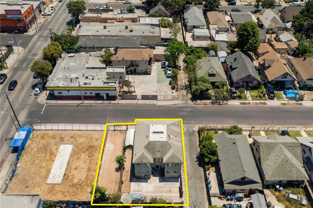 1063 E 49th Place Los Angeles, CA 90011