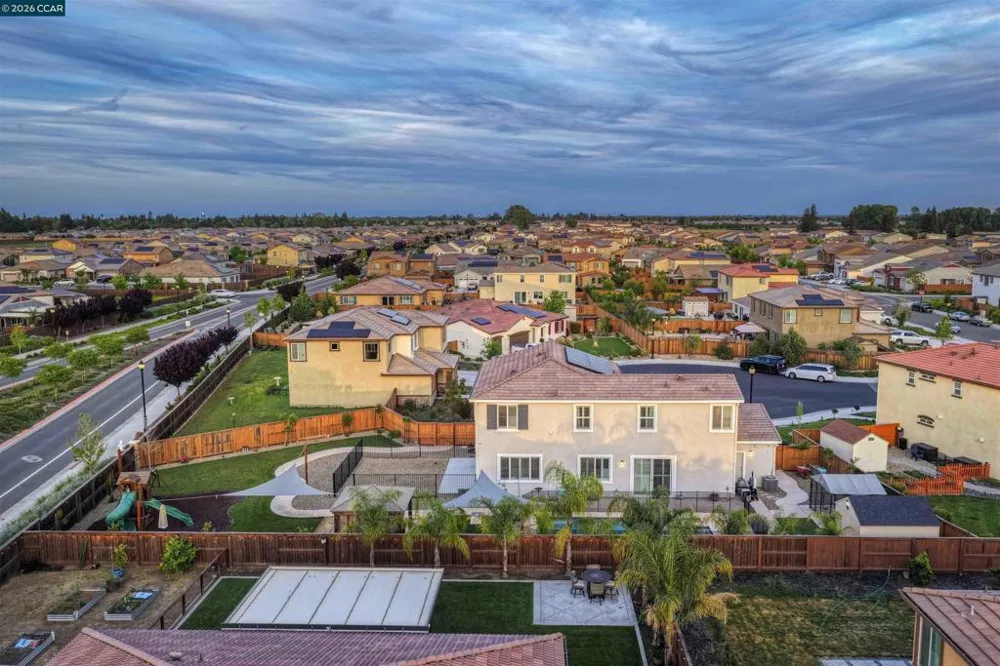 1655 Apricot Ct Dixon, CA 95620