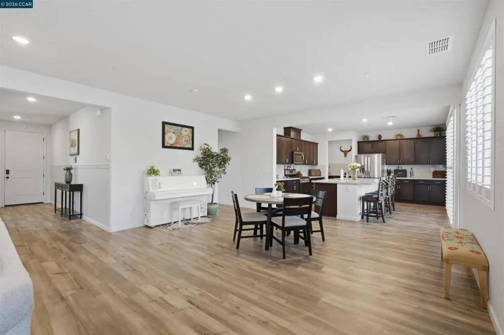 1655 Apricot Ct Dixon, CA 95620