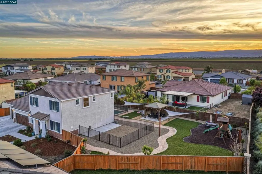 1655 Apricot Ct Dixon, CA 95620
