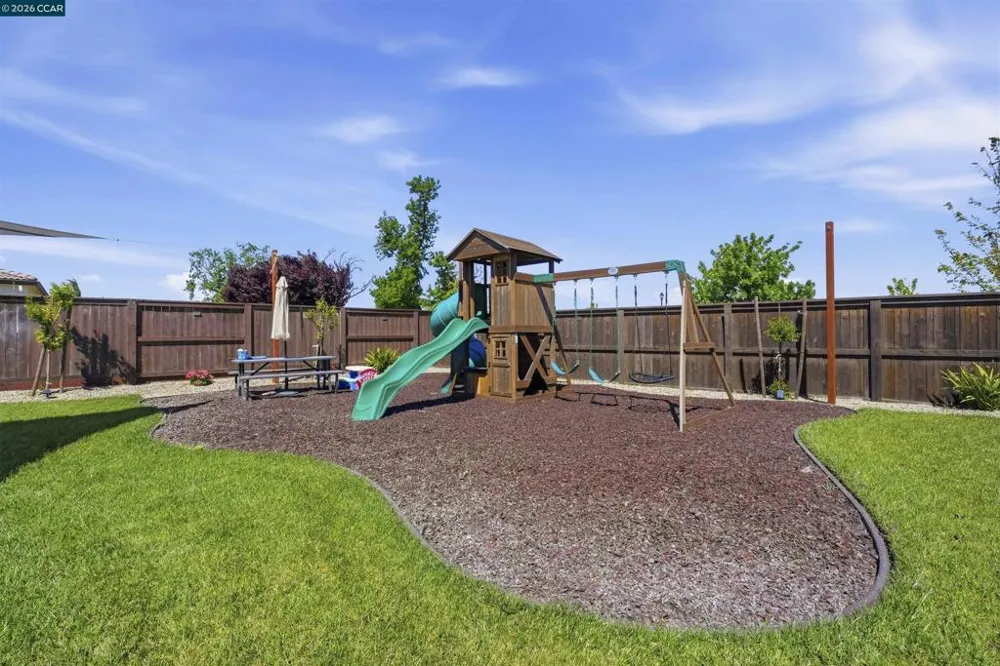 1655 Apricot Ct Dixon, CA 95620
