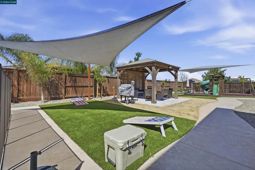 1655 Apricot Ct Dixon, CA 95620