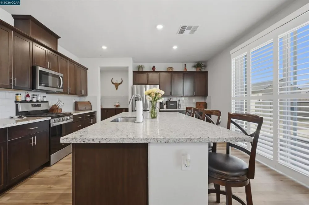 1655 Apricot Ct Dixon, CA 95620