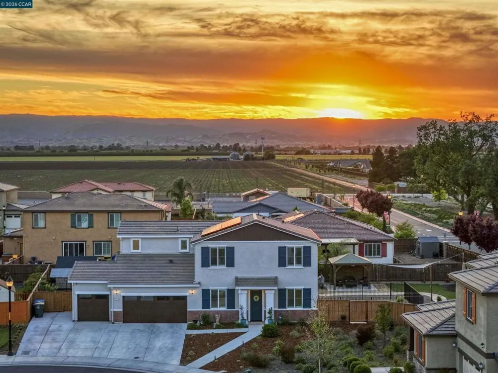 1655 Apricot Ct Dixon, CA 95620