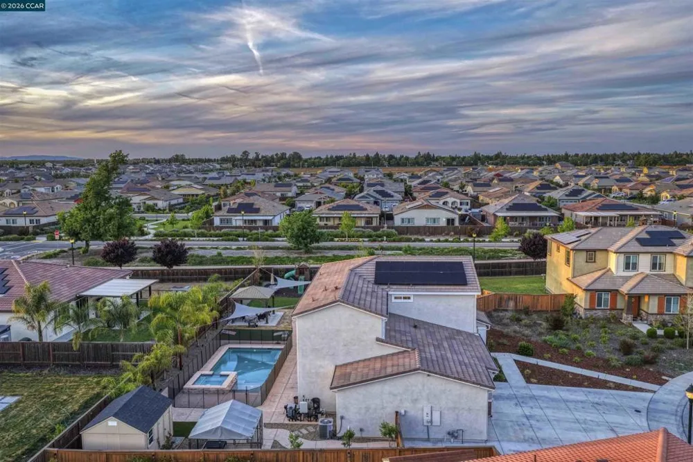 1655 Apricot Ct Dixon, CA 95620