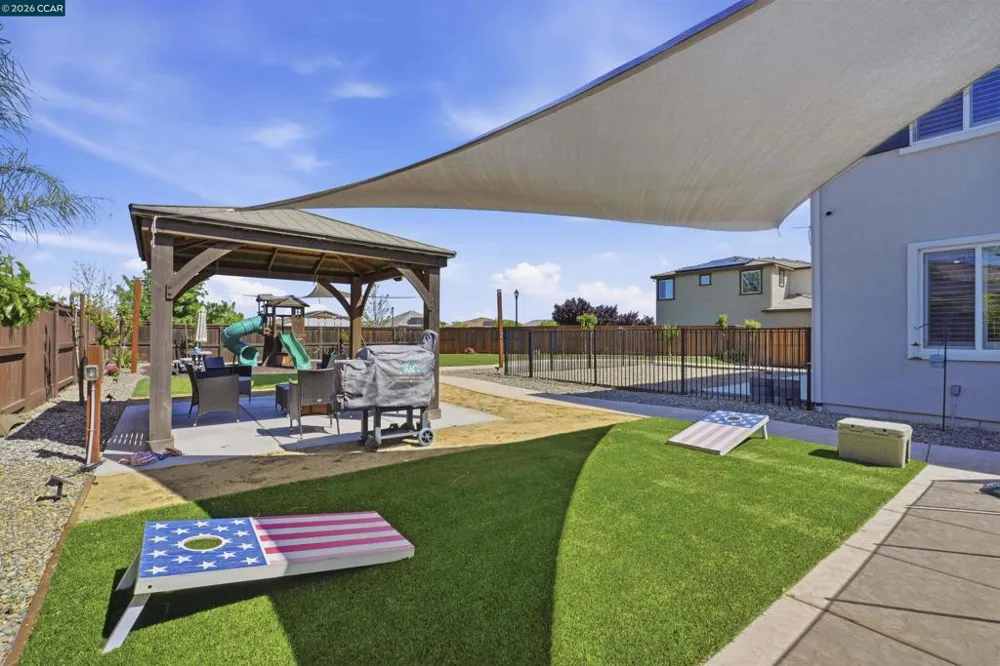 1655 Apricot Ct Dixon, CA 95620