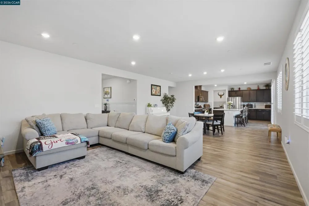 1655 Apricot Ct Dixon, CA 95620