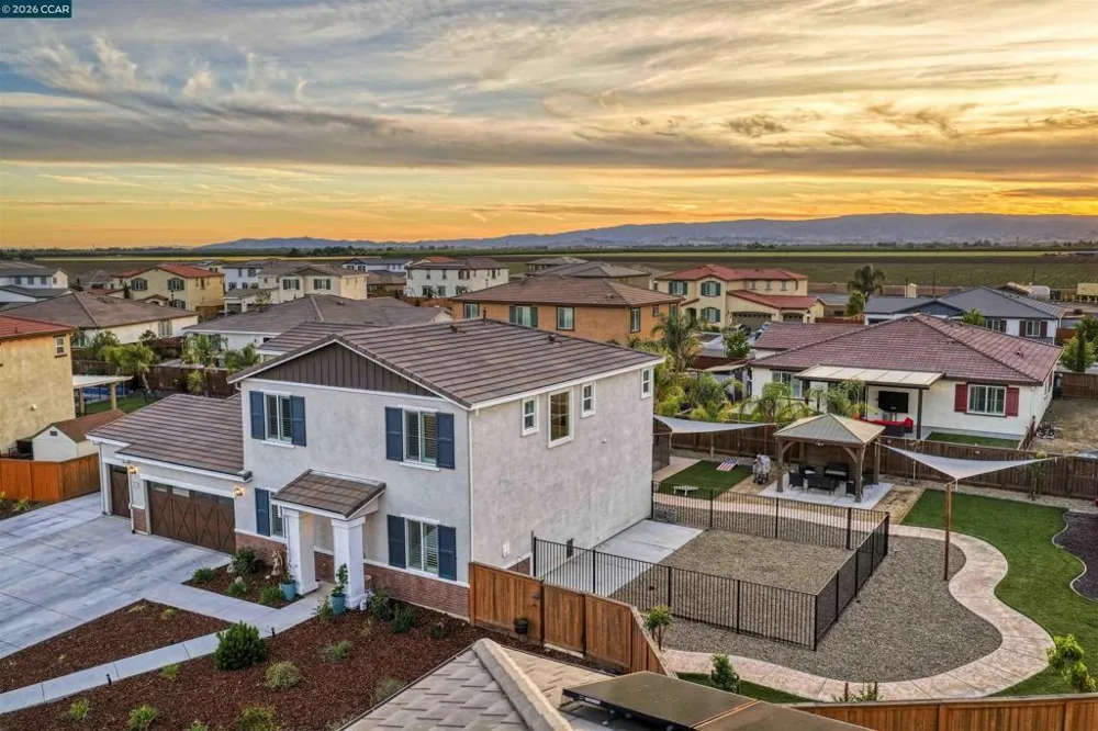 1655 Apricot Ct Dixon, CA 95620