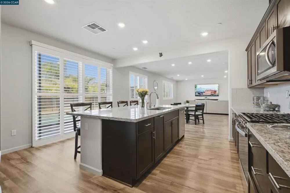 1655 Apricot Ct Dixon, CA 95620