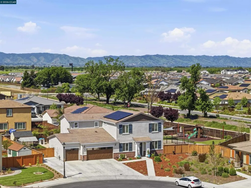1655 Apricot Ct Dixon, CA 95620