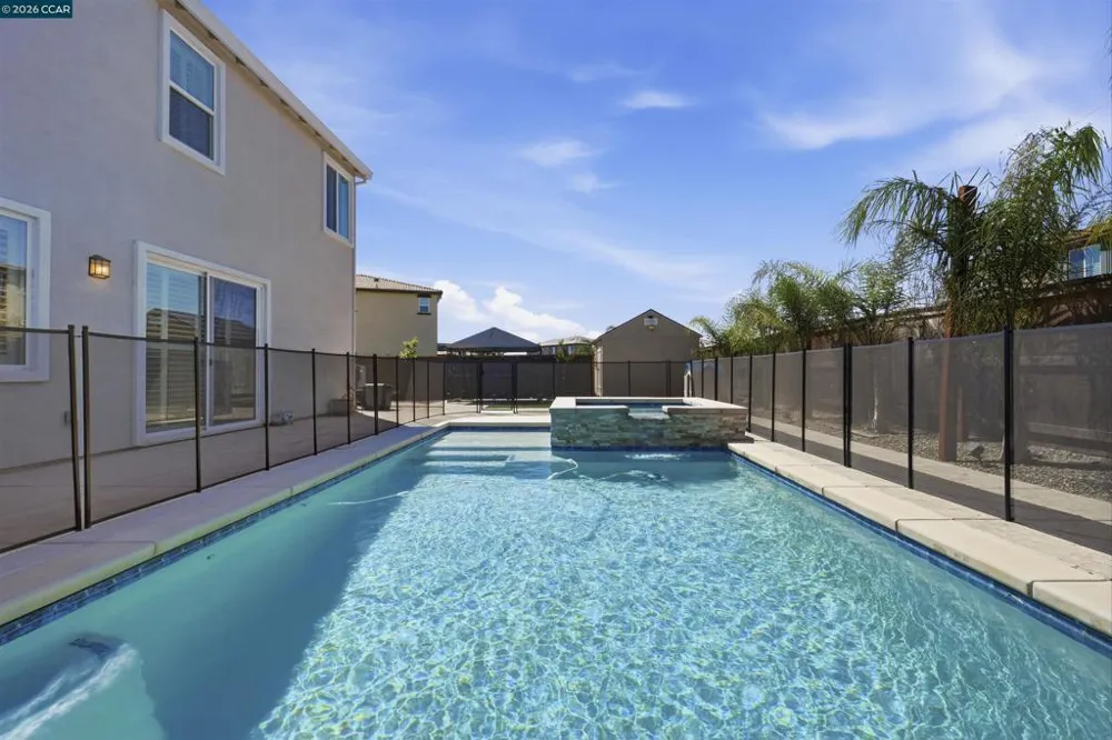 1655 Apricot Ct Dixon, CA 95620