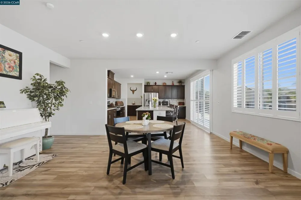 1655 Apricot Ct Dixon, CA 95620