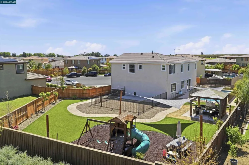 1655 Apricot Ct Dixon, CA 95620