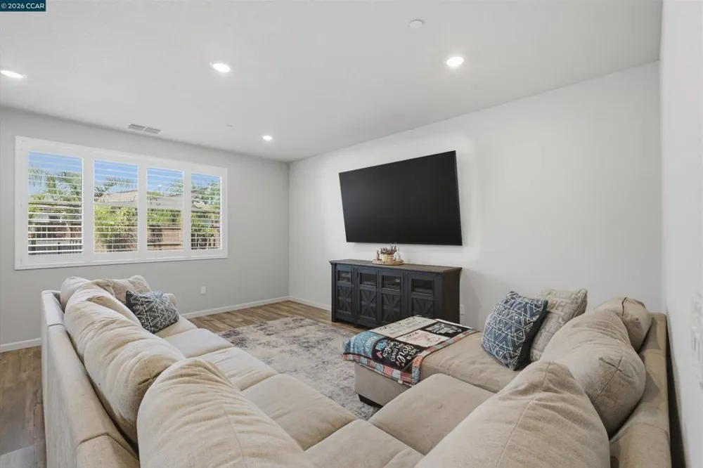 1655 Apricot Ct Dixon, CA 95620