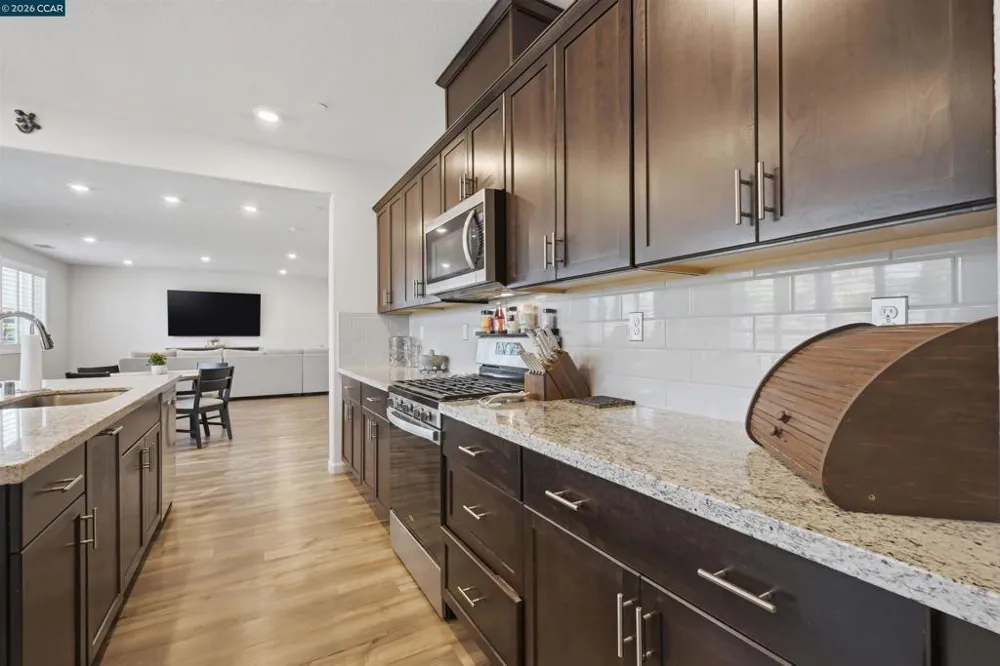 1655 Apricot Ct Dixon, CA 95620