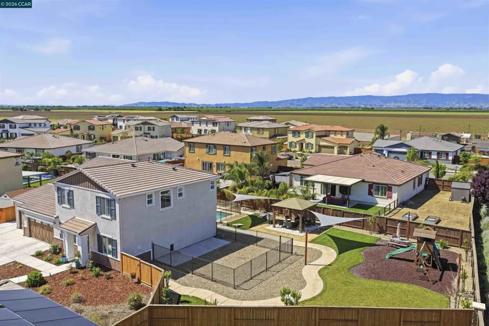 1655 Apricot Ct Dixon, CA 95620