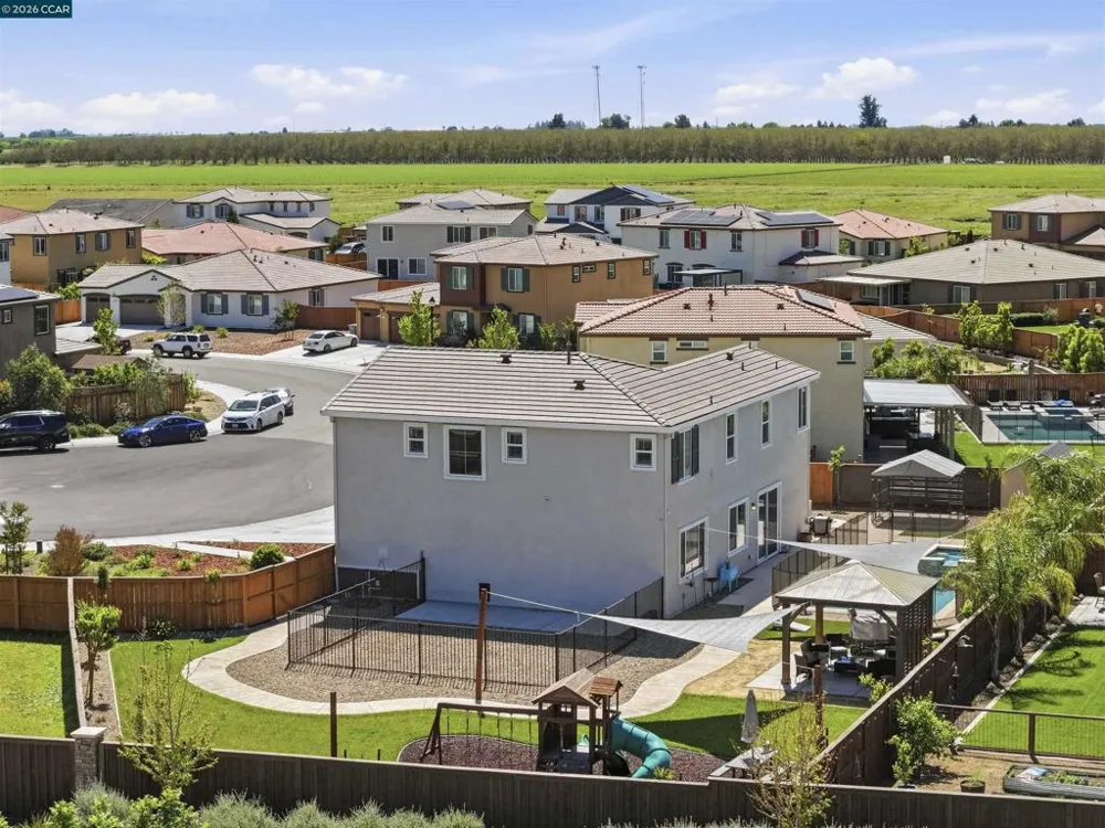 1655 Apricot Ct Dixon, CA 95620
