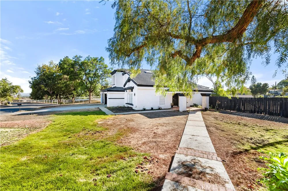 11901 Vista De Cerros Moreno Valley, CA 92555