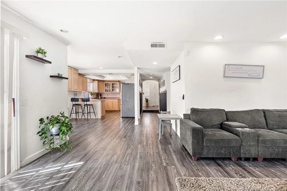 11901 Vista De Cerros Moreno Valley, CA 92555