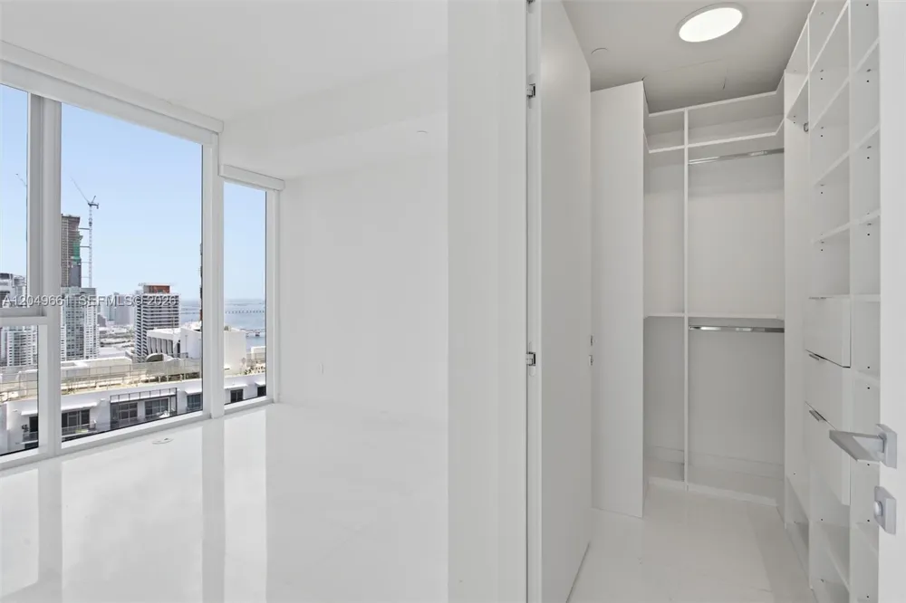 300 Biscayne Boulevard Way #4808W Miami, FL 33131