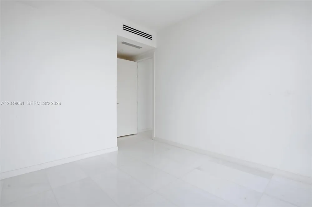300 Biscayne Boulevard Way #4808W Miami, FL 33131