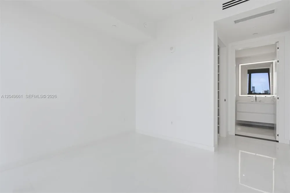 300 Biscayne Boulevard Way #4808W Miami, FL 33131