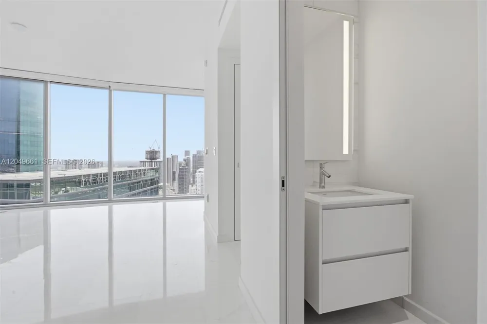 300 Biscayne Boulevard Way #4808W Miami, FL 33131