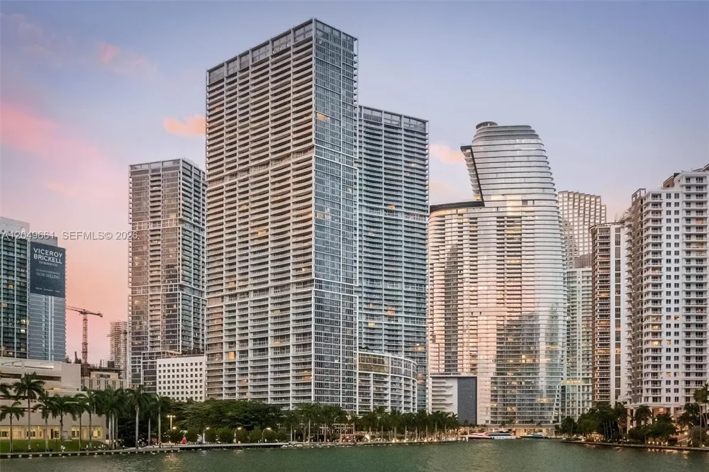 300 Biscayne Boulevard Way #4808W Miami, FL 33131