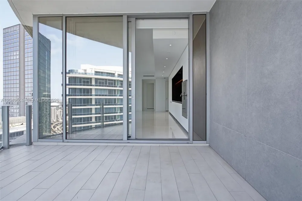 300 Biscayne Boulevard Way #4808W Miami, FL 33131