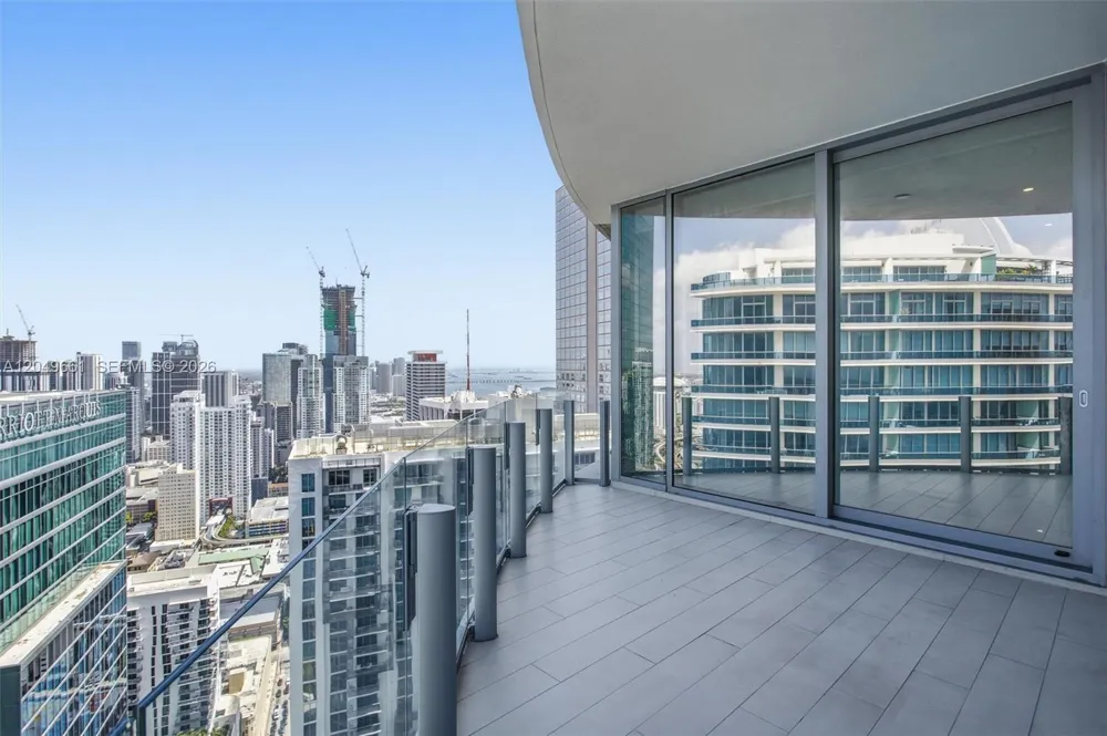300 Biscayne Boulevard Way #4808W Miami, FL 33131