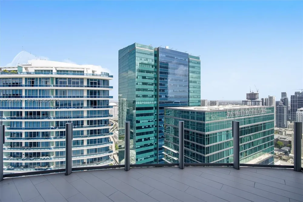 300 Biscayne Boulevard Way #4808W Miami, FL 33131